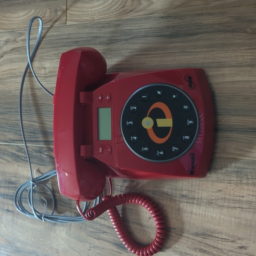 The Incredibles Digital Dial Cable Phone With Adjustable Settings.